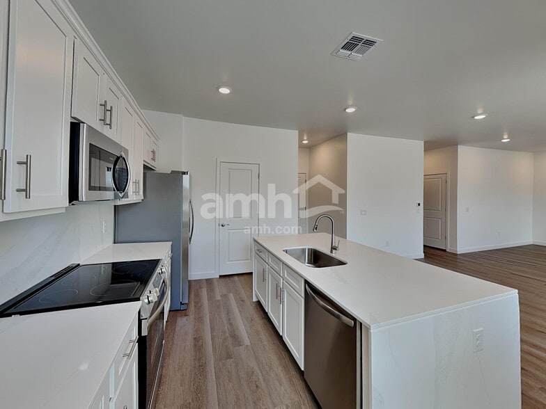 Building Photo - 6466 E Paseo Alga