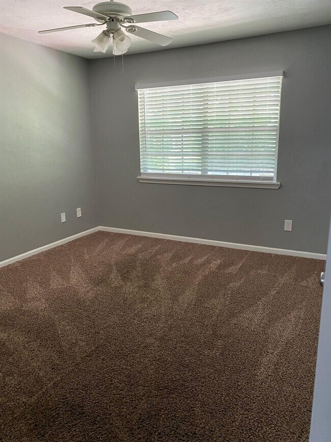 Building Photo - 903 Beard St