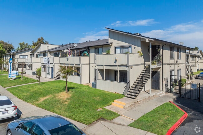 Alternate Exterior - Blue Ridge Circle Apartments