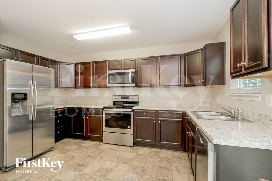Building Photo - 825 Winterside Ln