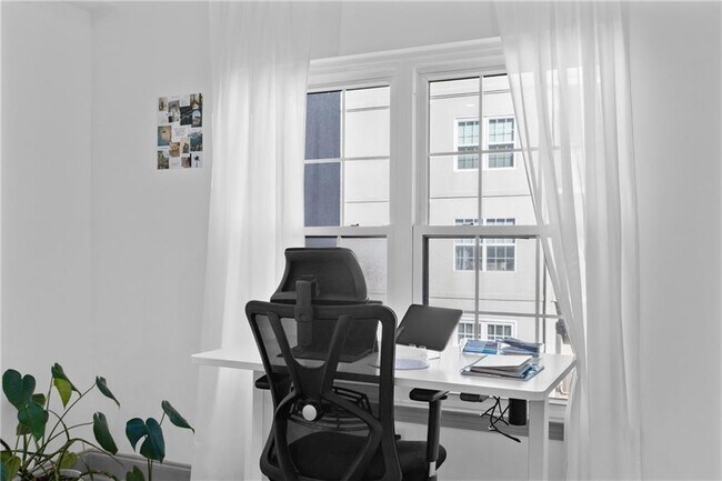 Building Photo - 1074 Peachtree Walk NE