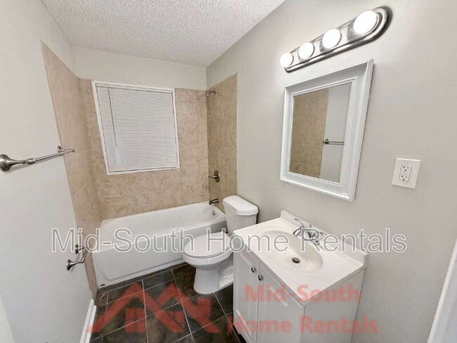 Building Photo - 3205 Madewell St