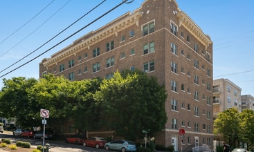 Building Photo - $500 Off First Month's Rent!!!! Charming One-Bedroom near Downtown Seattle!!!