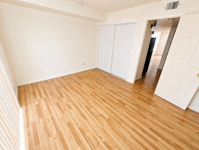 Building Photo - Perfectly located and priced!