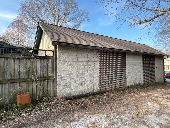 Building Photo - 710 S Fess Ave