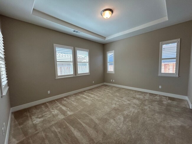 Building Photo - 3 Bedroom 2 Bathroom Luxury 55+ Living in Twin Oaks