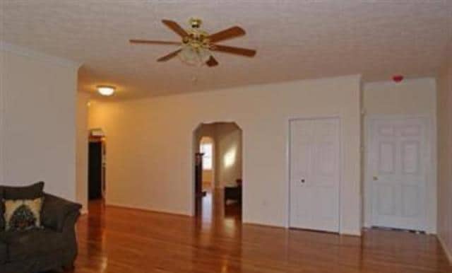 Building Photo - Christiansburg, 3 BR / 2.5 BA, Available April 16th