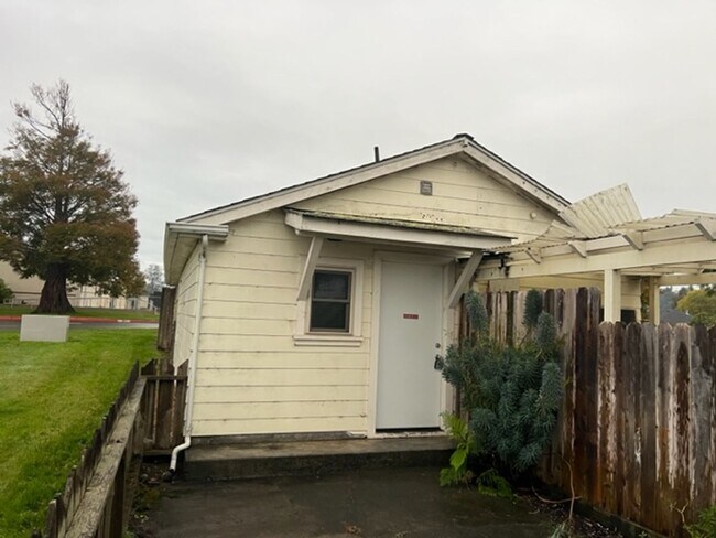 Building Photo - 3030 Park St