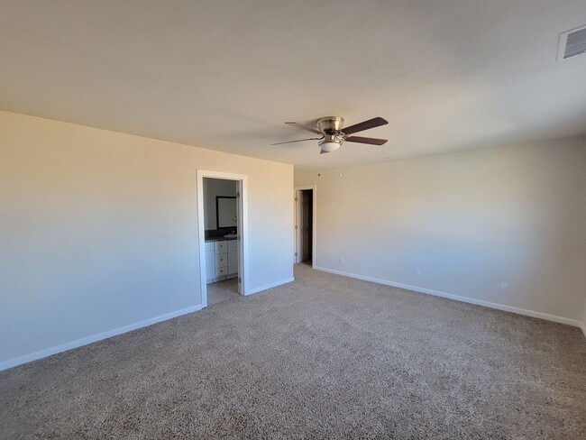 Building Photo - For Rent – 3 Bed / 2 Bath Single Family Ho...