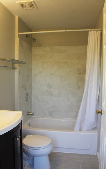 Upstairs Bedroom 2 Bath off Hallway - 416 E Gittings St.