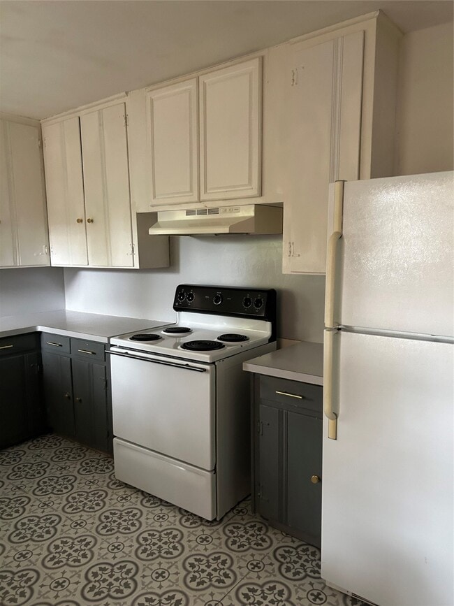 Building Photo - 4022 Cheena Dr