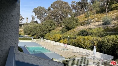 Building Photo - 4260 Vía Arbolada