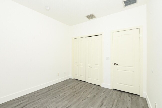Building Photo - 3944 Sabal Way