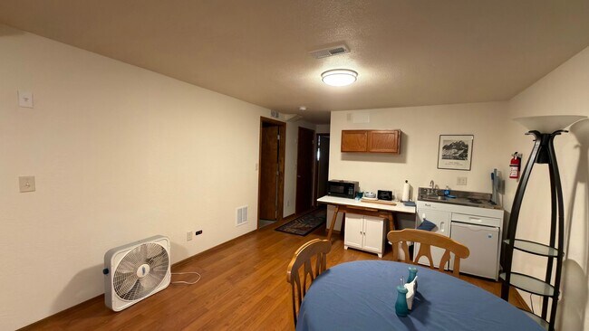 Building Photo - Great Furnished House In Fort Collins with all utilities included