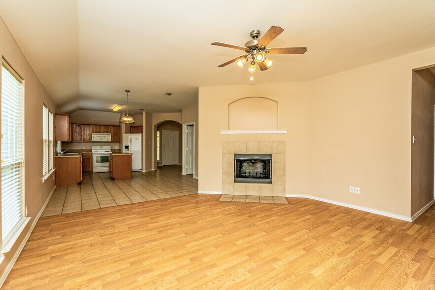 Building Photo - 317 Creekview Dr