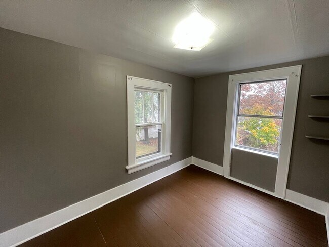 Building Photo - 2549 Elmwood St