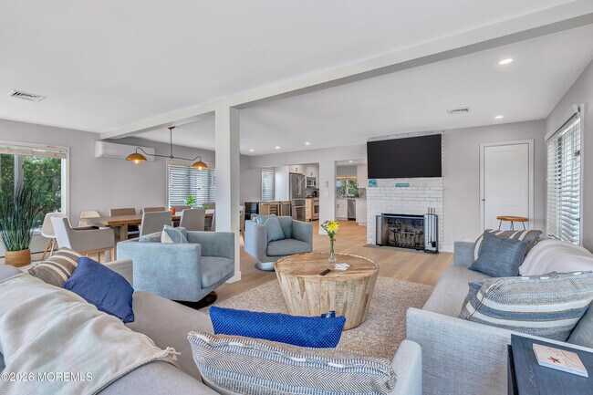 Building Photo - 637 Beacon Blvd