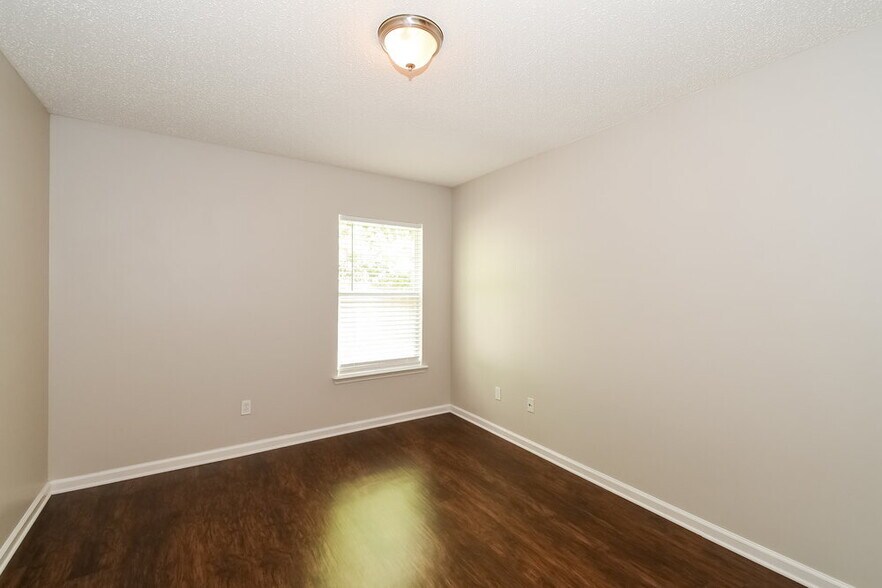 Building Photo - 14036 Crestwick Dr W