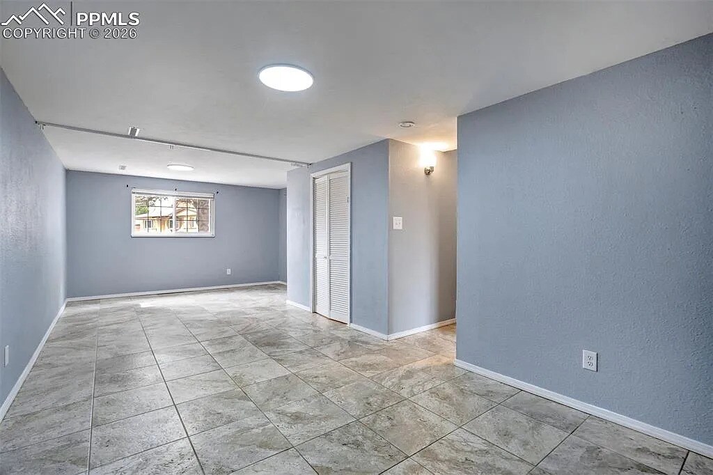 Building Photo - 1002 Delft Dr