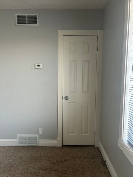 Building Photo - 1411 W 400 S