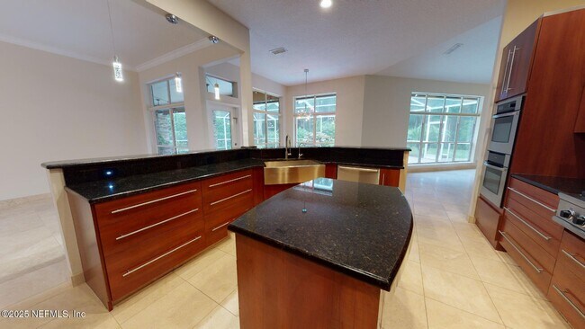 Building Photo - 7911 Vineyard Lake Rd N