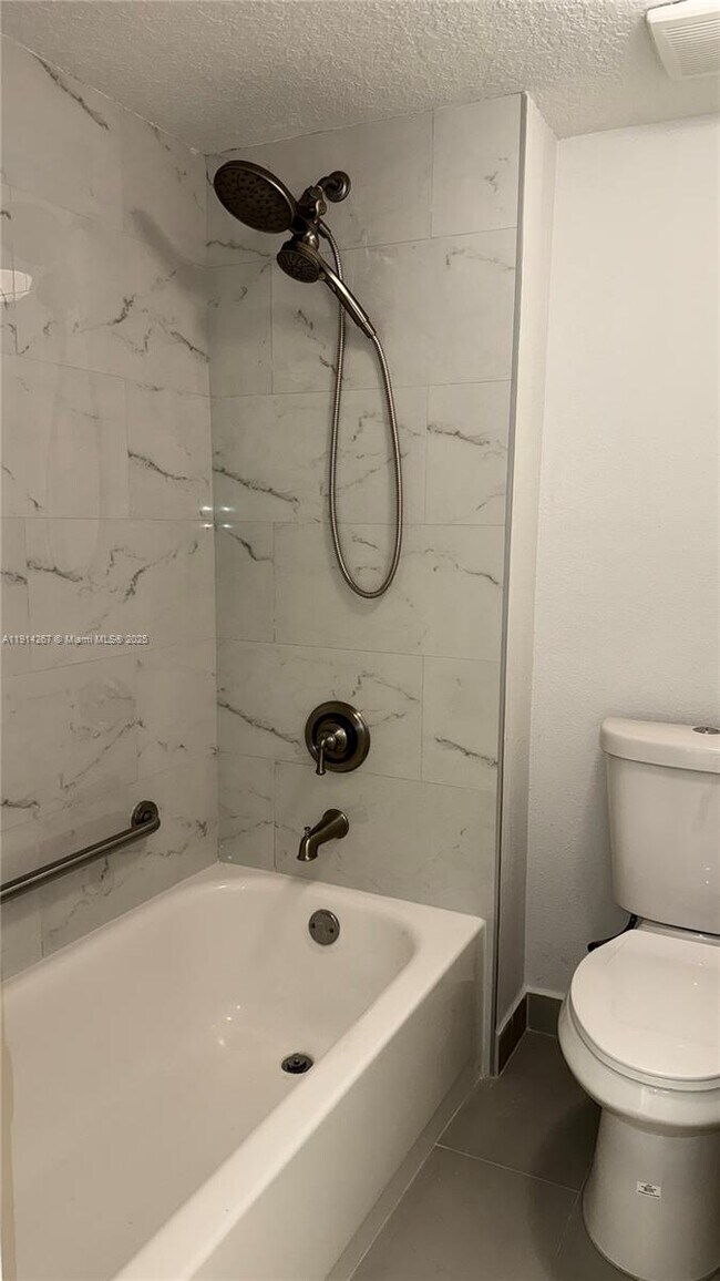 Building Photo - 16521 Blatt Blvd