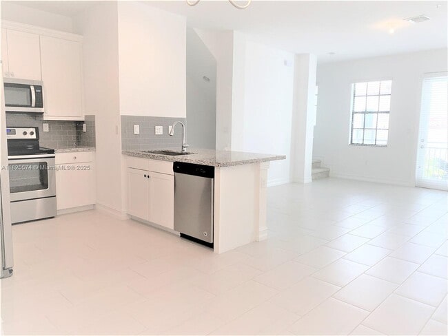 Building Photo - 11717 SW 13th Ct