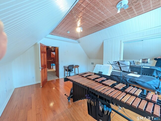 Building Photo - 345 Main St