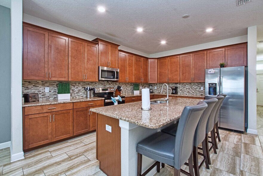 Building Photo - 4728 Sleepy Hollow Dr