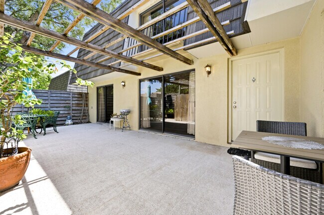 Building Photo - 605 6th Terrace