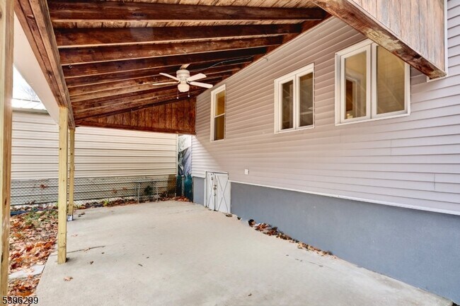 Building Photo - 58 Zeliff Ave