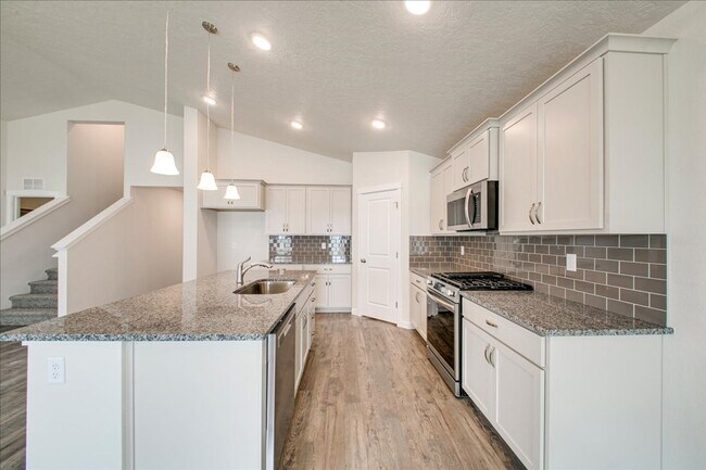 Building Photo - Beautiful 5 Bedroom Home in Nampa, Great Location!