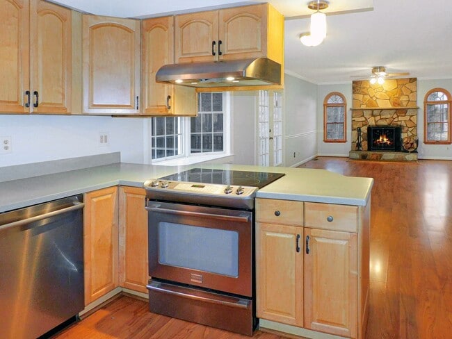 Building Photo - 1332 Redwood Cir