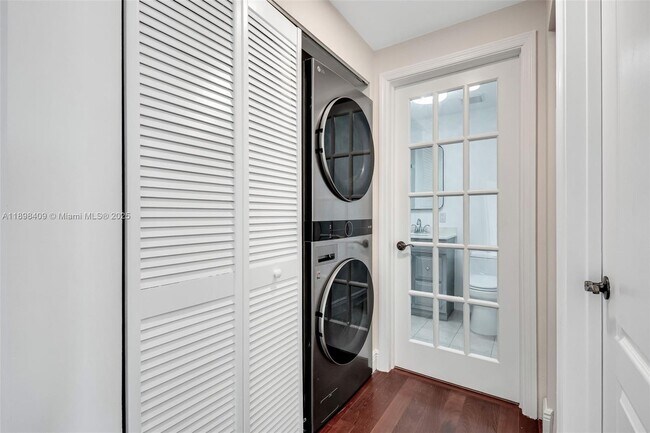 Building Photo - 20 Calabria Ave