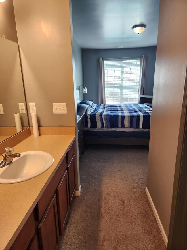 Building Photo - 23668 Northstone Village Dr