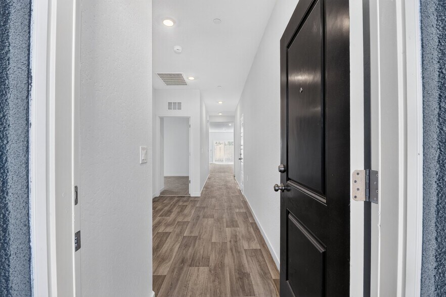 Building Photo - 3338 N Contessa Ave