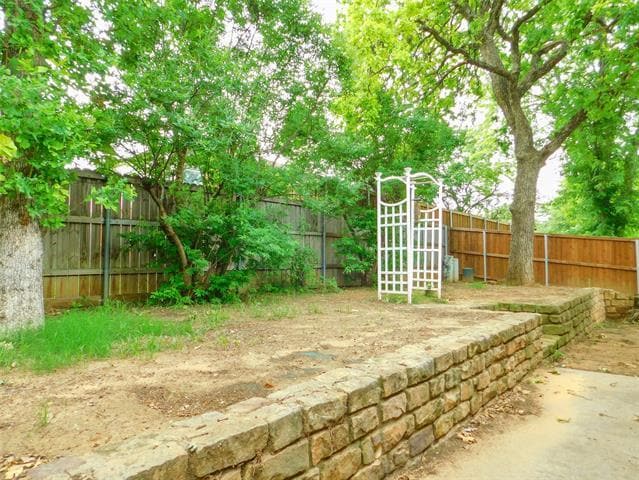 Building Photo - 7917 Seven Oaks Ln