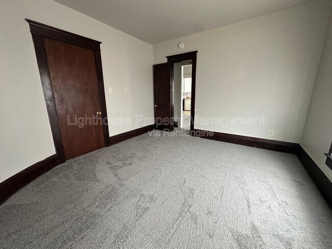 Building Photo - 566 Capital Ave SW