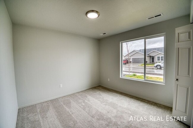 Building Photo - 13164 S Coquille River Ave