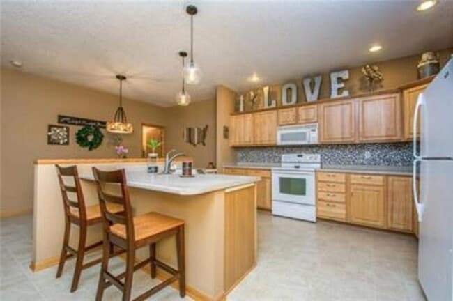 Building Photo - 523 E 4th St