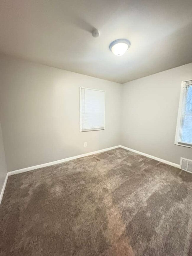 Building Photo - 12011 Evergreen Rd