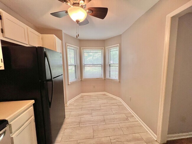 Building Photo - Charming Two-Story 2BD, 2.5BA Raleigh Cond...