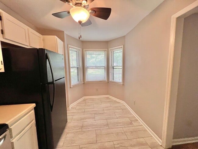 Building Photo - Charming Two-Story 2BD, 2.5BA Raleigh Town...