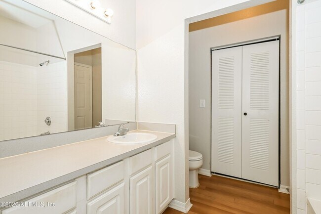 Building Photo - 13700 Richmond Park Dr N