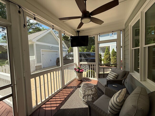 Building Photo - Stunning 3BD, 2.5BA Downtown Raleigh Home with Modern Updates, Large Fenced In Backyard, Fire Pit...