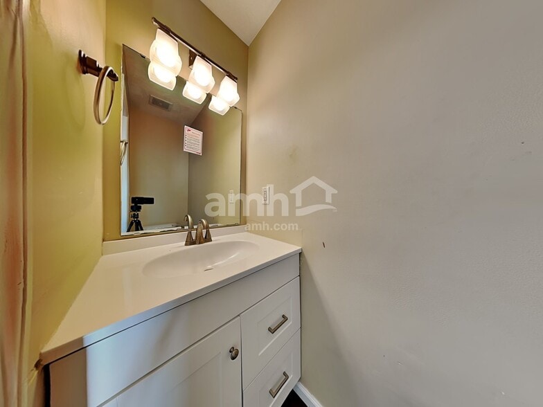 Building Photo - 10725 Hanover Ct