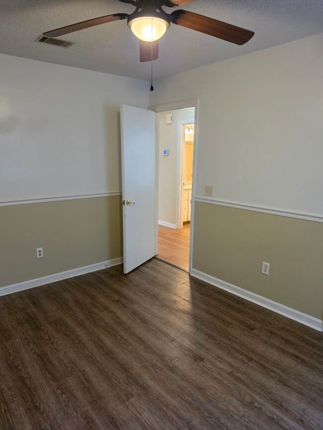 Building Photo - 620 Honey Ridge Ln