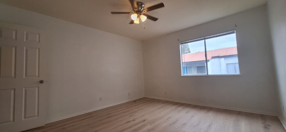 Building Photo - 1455 E Katie Ave