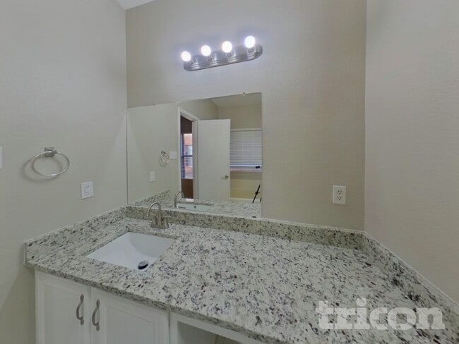 Building Photo - 5825 Show Master Ln