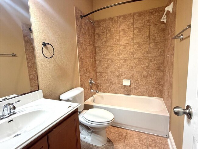 Building Photo - 718 Ann Taylor Dr